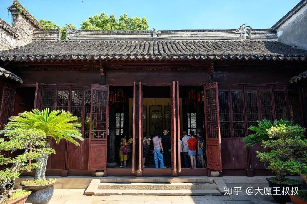 市领导龙显蓉列席指导团市委机关党支部主题教育专题组织生活会